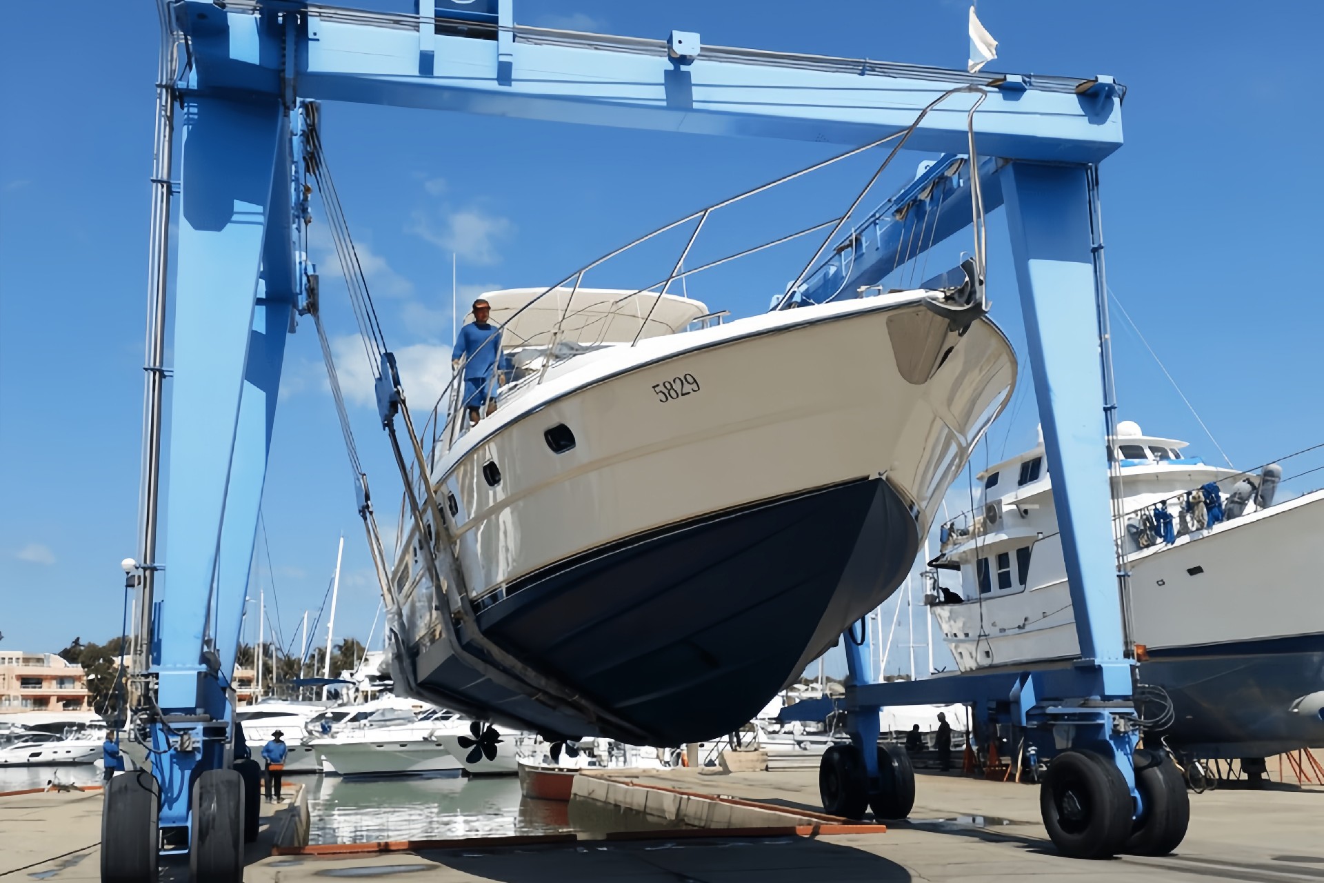 100-Ton Travel Lift 1.jpg