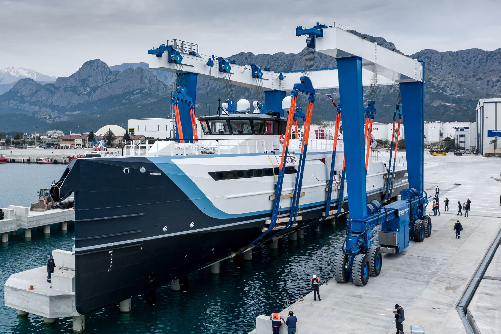 hscrane-customized-travel-lift-3.png
