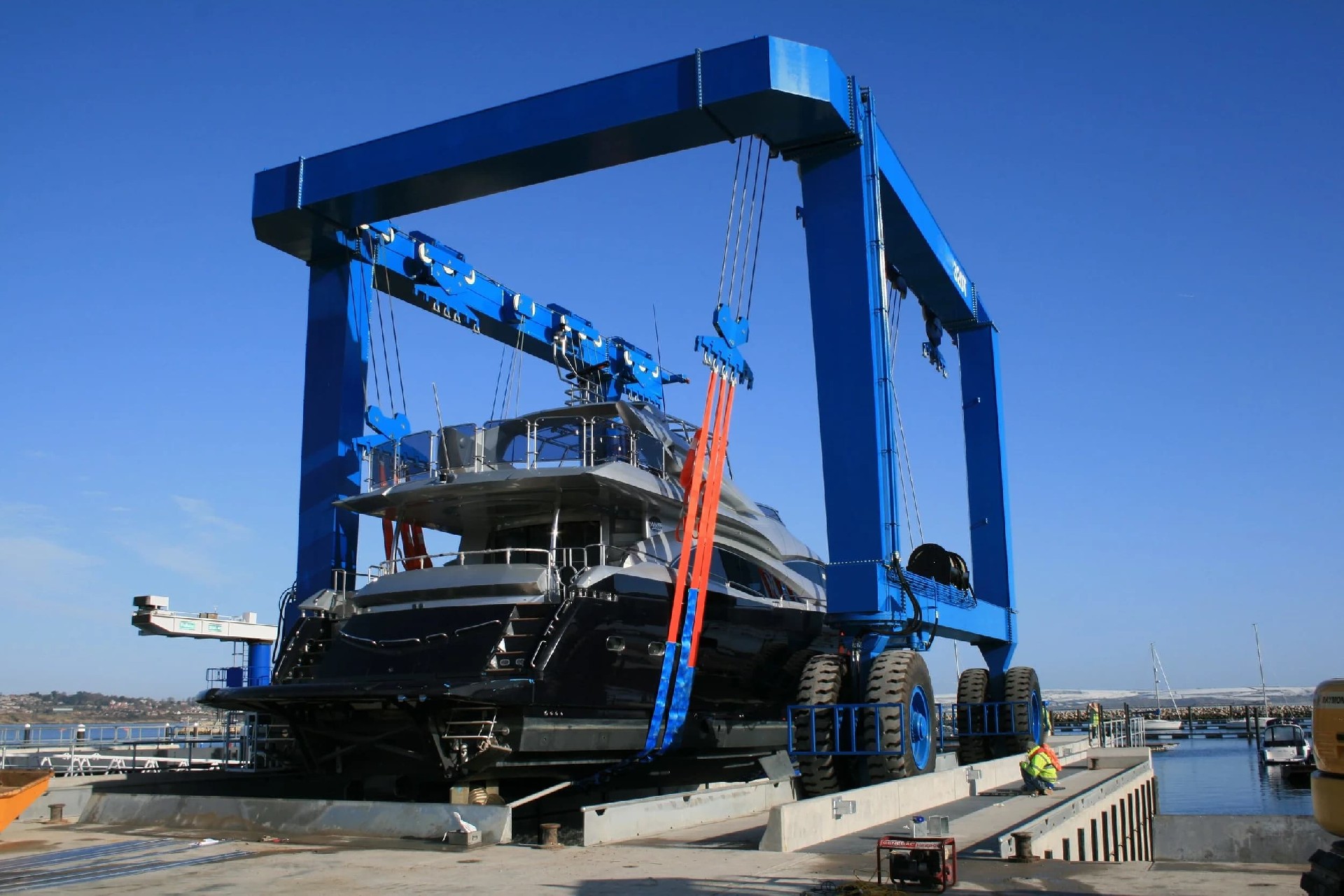 over-100t-travel-lift.jpg