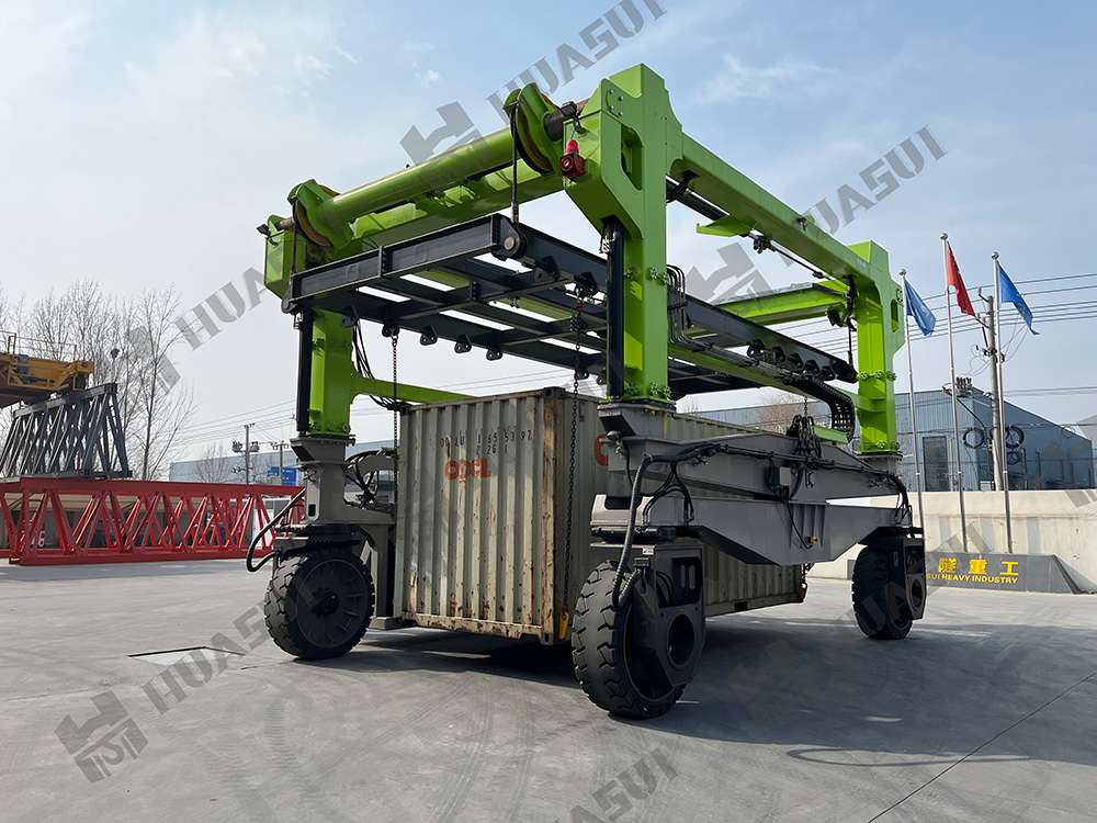 跨运车厂家怎么选？华隧重工介绍跨运车制造与定制能力