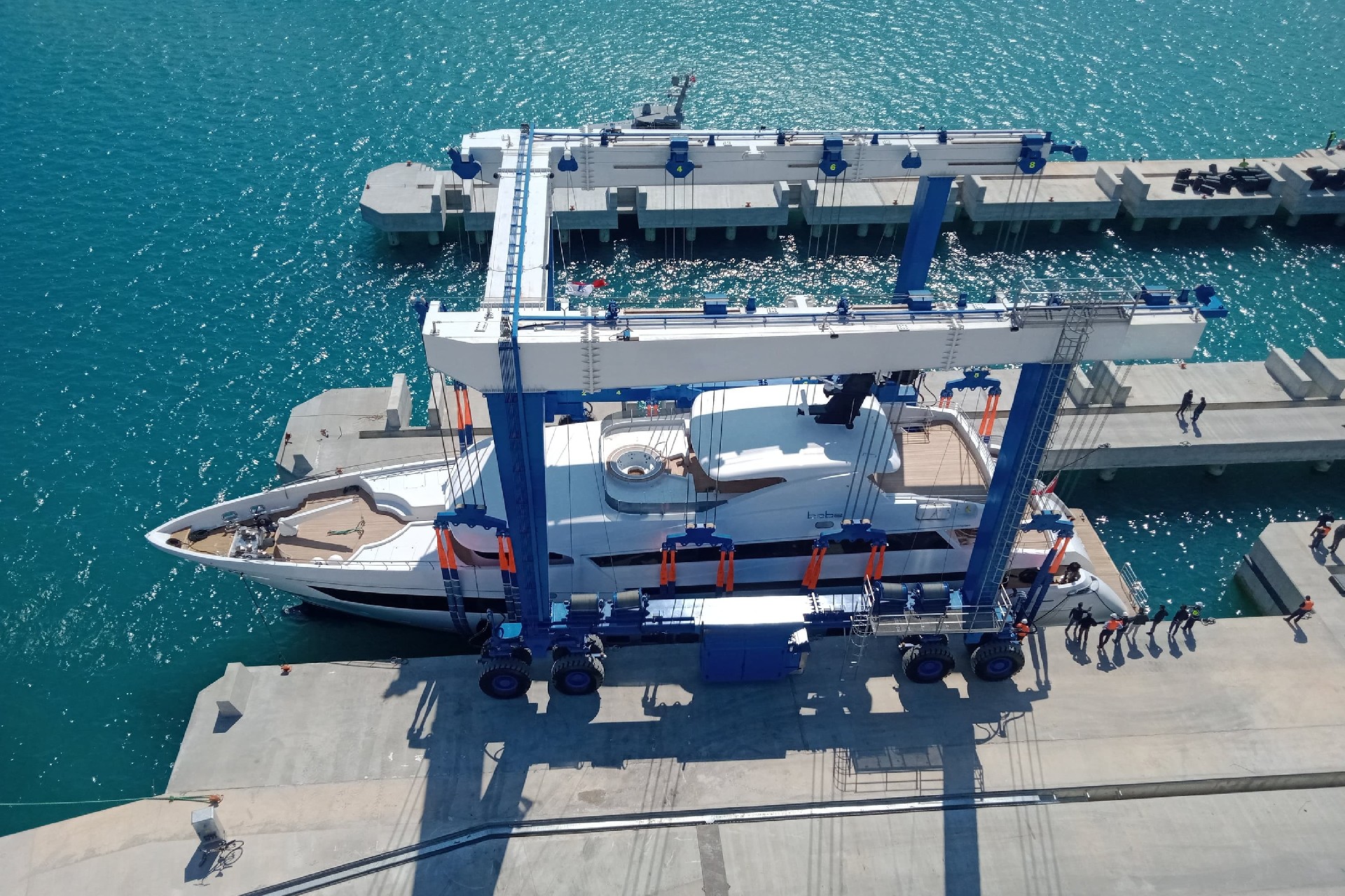 hscrane-customized-travel-lift-1.jpg