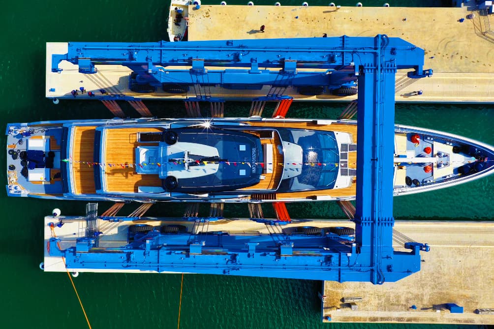 200-ton-travel-lift-3.jpg
